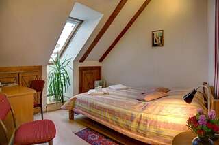Отели типа «постель и завтрак» Bernardinu B&B House Вильнюс Двухместный номер с 1 кроватью или 2 отдельными кроватями, общая ванная комната-3