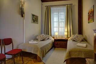 Отели типа «постель и завтрак» Bernardinu B&B House Вильнюс Двухместный номер с 1 кроватью или 2 отдельными кроватями, общая ванная комната-13